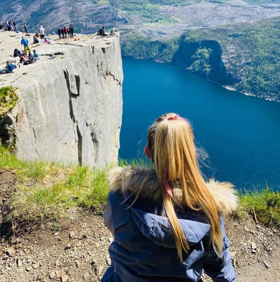 Preikestolen Hotel & Basecamp Йёрпеланн Экстерьер фото