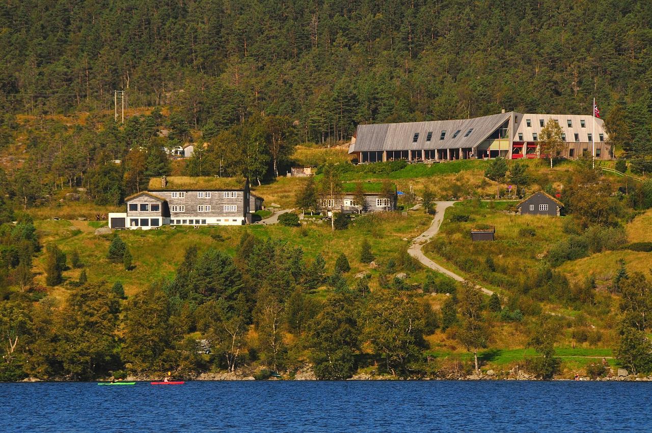 Preikestolen Hotel & Basecamp Йёрпеланн Экстерьер фото